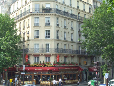 typical Parisian restaurant