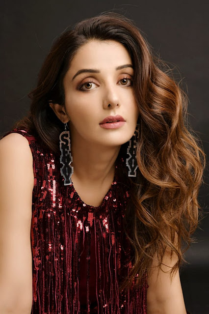 Sonia Mann in her latest HD photoshoot, looking radiant and stylish.