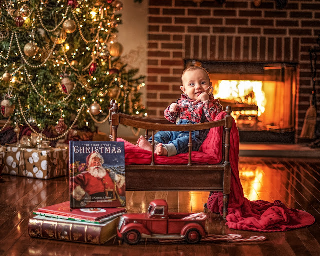 Christmas mini sessions with a Christmas tree DeKalb Sycamore Rockford IL