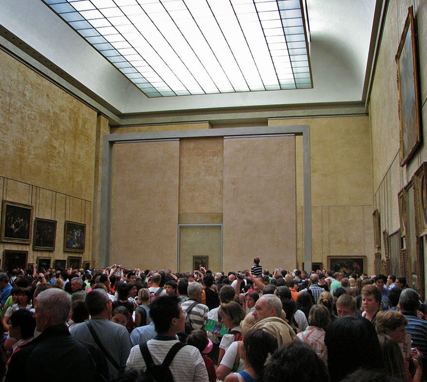 16 Of Your Favorite Landmarks Photographed WITH Their True Surroundings! - Mona Lisa, Louvre Museum, Paris