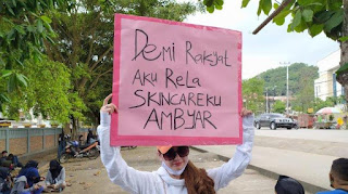 Lagi Viral, Inilah 5 Poster Demo Omnibus Law Yang Bikin Kalian Tertawa Kaum Rebahan ID