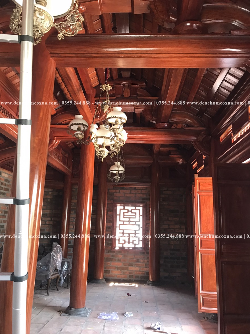 Tham khảo cách trang trí nhà bằng gỗ tại Thanh Hóa với bộ 3 đèn chùm
