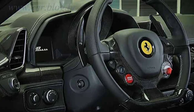 Ferrari F-458 Itália - Interior - Volante em Fibra de Carbono