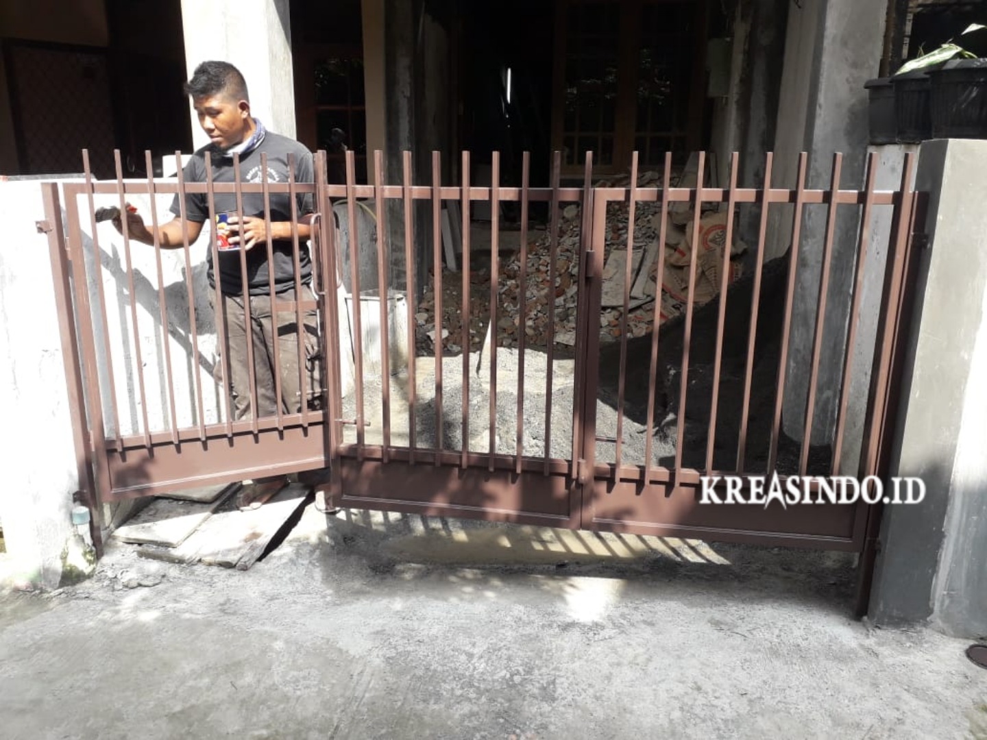 Pintu Pagar Besi Lipat dan Teralis pesanan Bu Robby di Cilandak Jakarta Selatan (repeat order kedua)