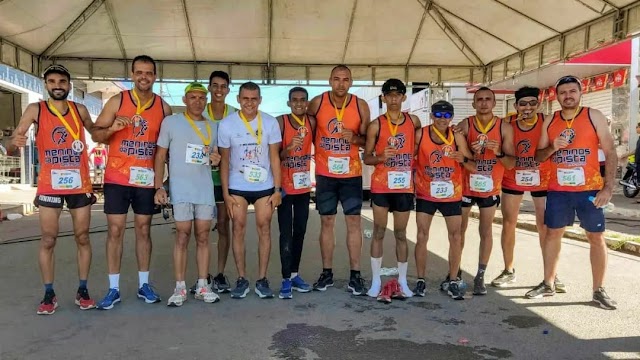 NA 1ª MEIA MARATONA DE CASA NOVA/BA, MENINOS DA PISTA CONSEGUEM 5 PÓDIOS