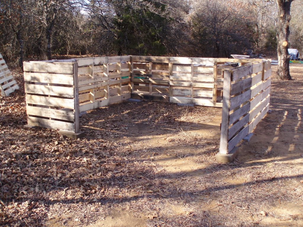 Farmer in the Martindale: Wood Pallet Shed