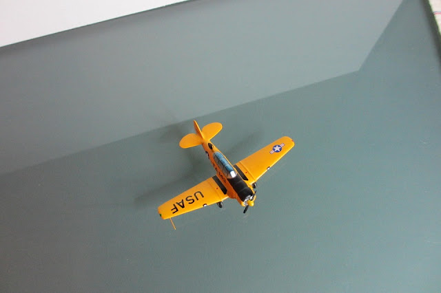 1/144 North American T-6 diecast metal aircraft miniature