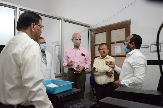 रेल मंत्रालय के महानिदेशक/रेलवे स्वास्थ्य सेवायें, डा0 प्रसन्ना कुमार ने आज मंडल चिकित्सालय वाराणसी का किया निरीक्षण 