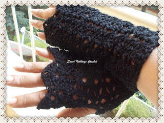 fingerless gloves