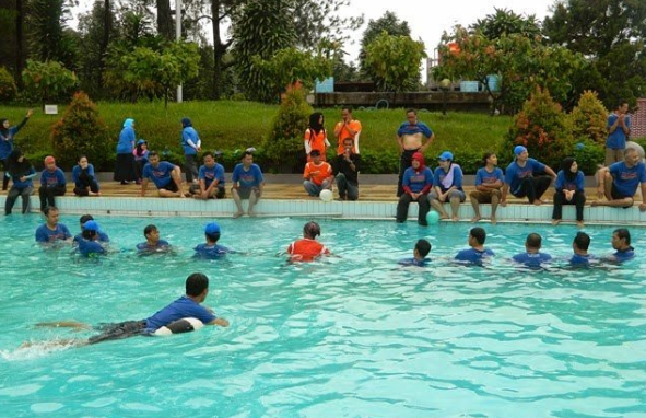 Daftar Wisata Bandung Ada Kolam Renangnya