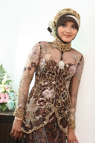 Desain Kebaya Muslim Berjilbab