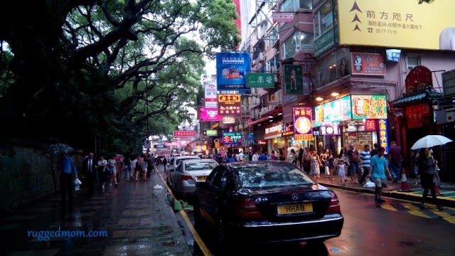 Sehari di Tsim Sha Tsui, Hong Kong