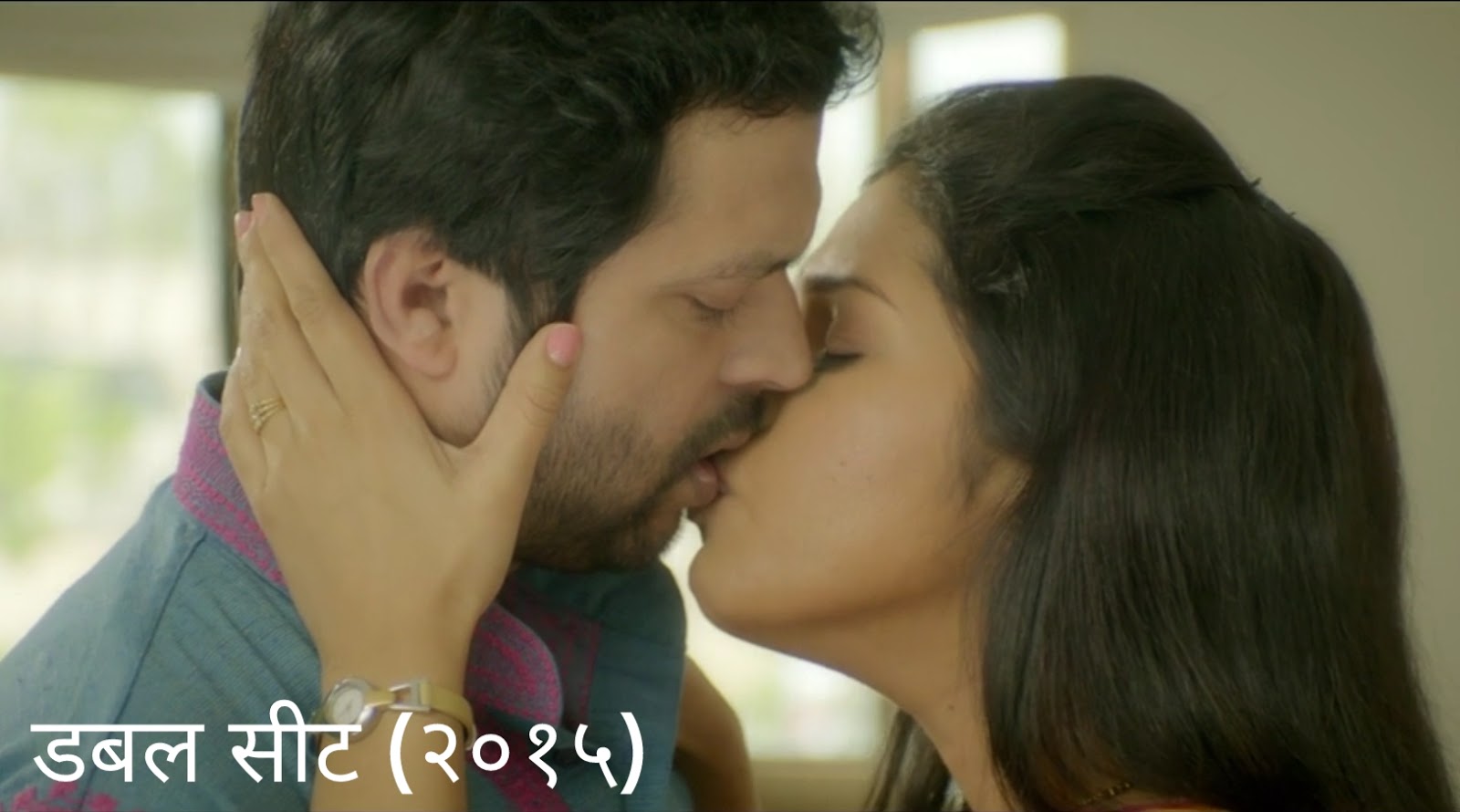 mukta barve kissing scene with ankush Chaudhary in double seat 2015
