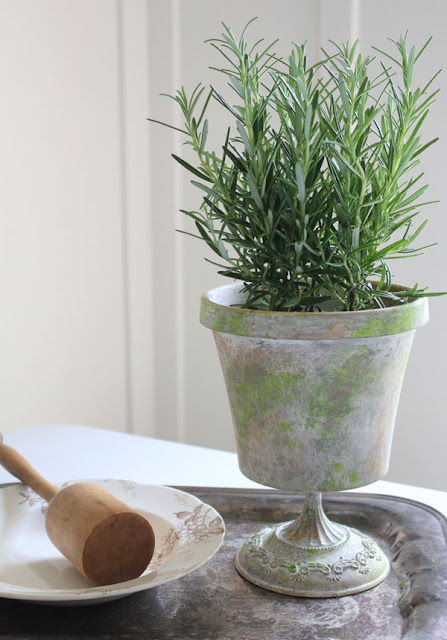 A Simple Flowerpot Makeover Project from Itsy Bits And Pieces Blog