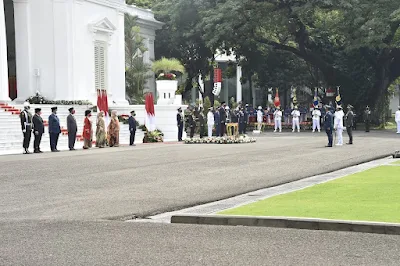 Presiden RI Joko Widodo Pimpin Upacara HUT Ke-76 TNI di Istana Negara