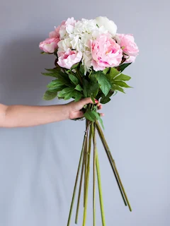 Deluxe Blooms, Faux flowers