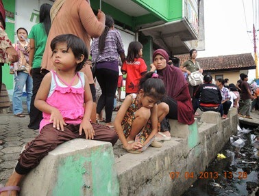 semangat-anak-menonton-HUT-Kabupaten-Banyumas