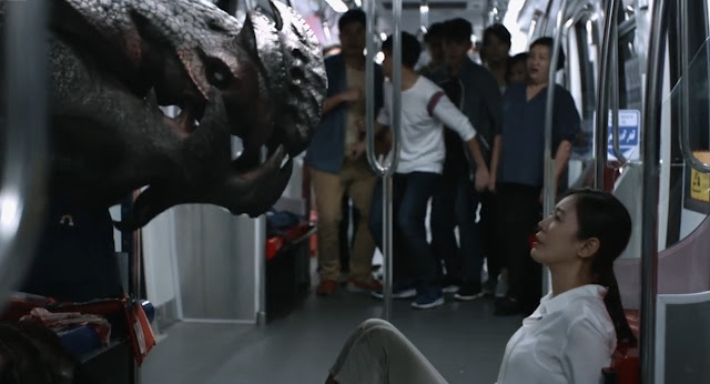 El póster y el clip de 'Circle Line' revelan a la criatura en la primera película de monstruos de Singapur !