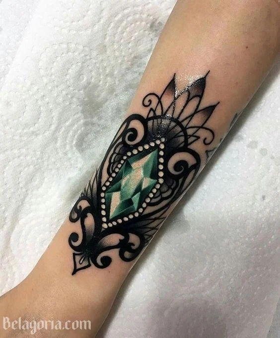 vemos un tatuaje de joya en 3d