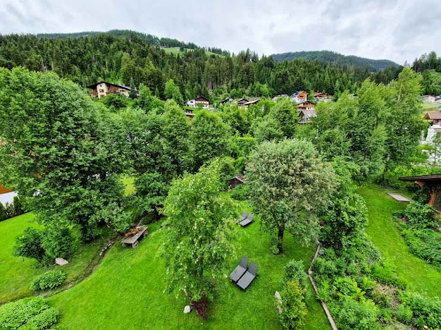 Hotel Strasserwirt Herrenansitz zu Tirol-Strassen-Camera