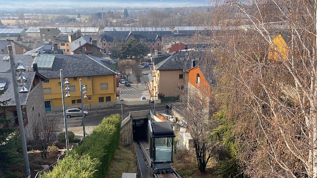 Puigcerdà jubila el funicular que uneix l'estació de tren amb el centre del municipi