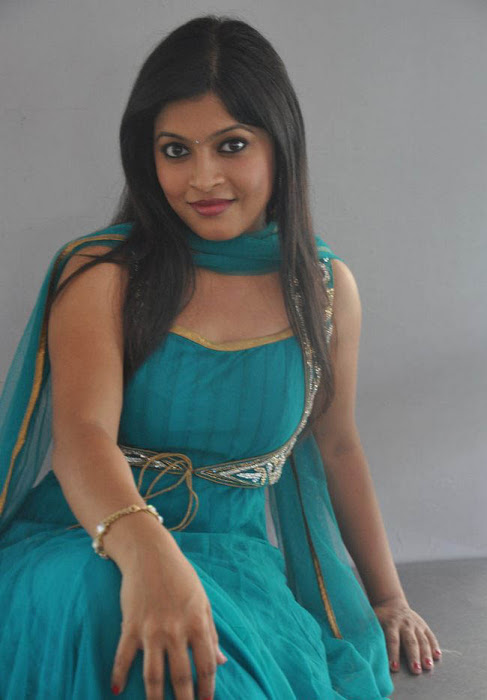 gowri nanbiar new latest photos