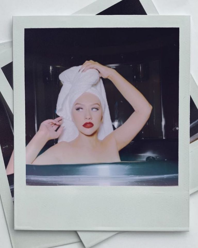 ¡Al natural! Christina Aguilera ENLOQUECE las redes desde la DUCHA: FOTO