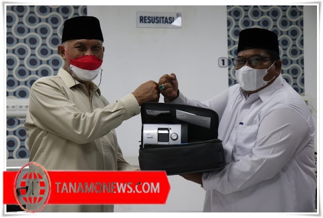 Gubernur Sumbar Serahkan Dua Ventilator Dari Presiden RI Untuk RSUD Padang Pariaman