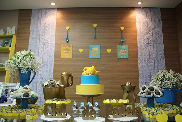 chá bar, chá de panela, azul e amarelo, decoração, mesa do bolo