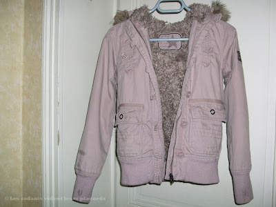 A vendre : blouson Okaïdi vieux rose à capuche, doublé fourrure - fille 12 ans (voir plus de détails)