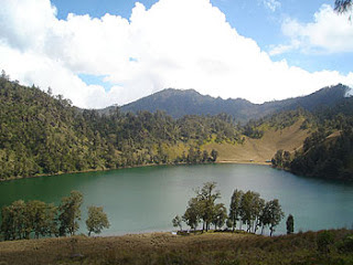 http://mochasino.blogspot.com/2012/12/10-Wisata-Alam-Gunung-Semeru.html