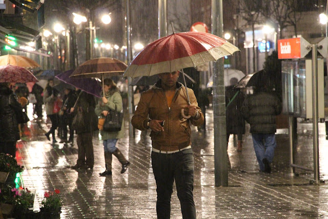 Lluvia en el paseo de los Fueros