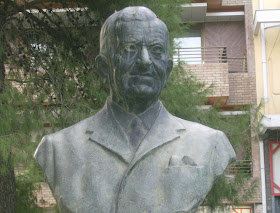 Η προτομή του Χριστόφορου Νέζερ