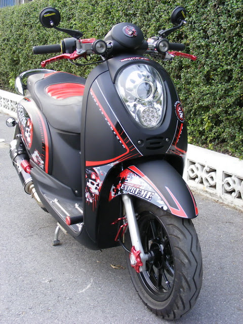 Modif motor yamaha 2011: Honda Stiker Expreme Scoopy 