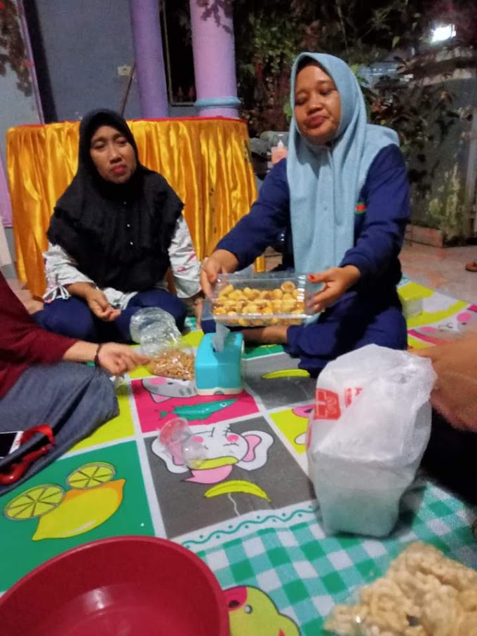 Prabumulih , 3 September 2022  Persiapan Nak Lomba PHBS tingkat Propinsi,Ibu Ibu KWT Bougenville Penggorengan,Pengovenan,Pengemasan,Dan Pembuatan Sabun Cair  Ketepeng dan Teh celup Daun Handeleum( Daun Ungu),Konektor tali masker dan biji jelai batu,Dan Persiapan Rumah Sehat.💪👍@Smoga kebersamaan kita mendaptkan hasil yg terbaik.@Kader Kader PHBS SePatih Galung Semangat dan kompak Sllu@Kwt Bougenville Mandiri,Gotong royong dan Maju Bersama❤️💪💪👍👍@Patih Galung Sehati❤️💪👍@Prabumulih Prima dan Berkualitas💪👍