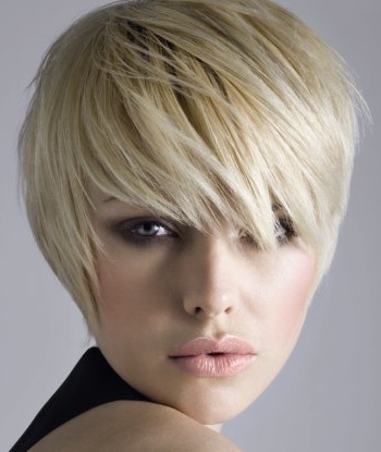 Salon SUNAR Hairstyle's Colection: Shaggy Pendek Layered