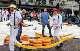 Käseträger auf dem Käsemarkt Alkmaar