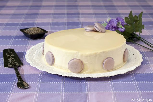 Torta bavarese alla lavanda con geleé di pesche