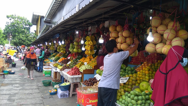 pasar buah pucang