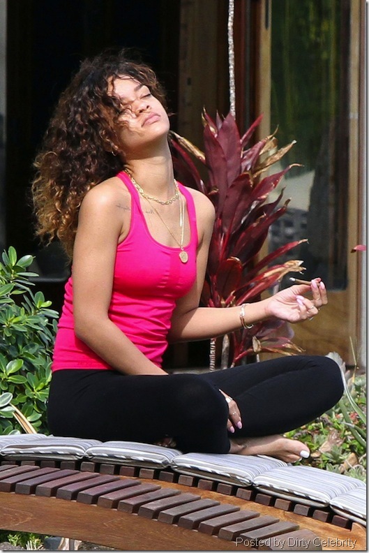 rihanna-smoking-weed-spandex-4