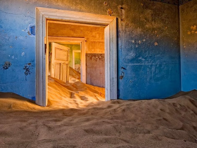 KOLMANSKOP, NAMIB DESERT