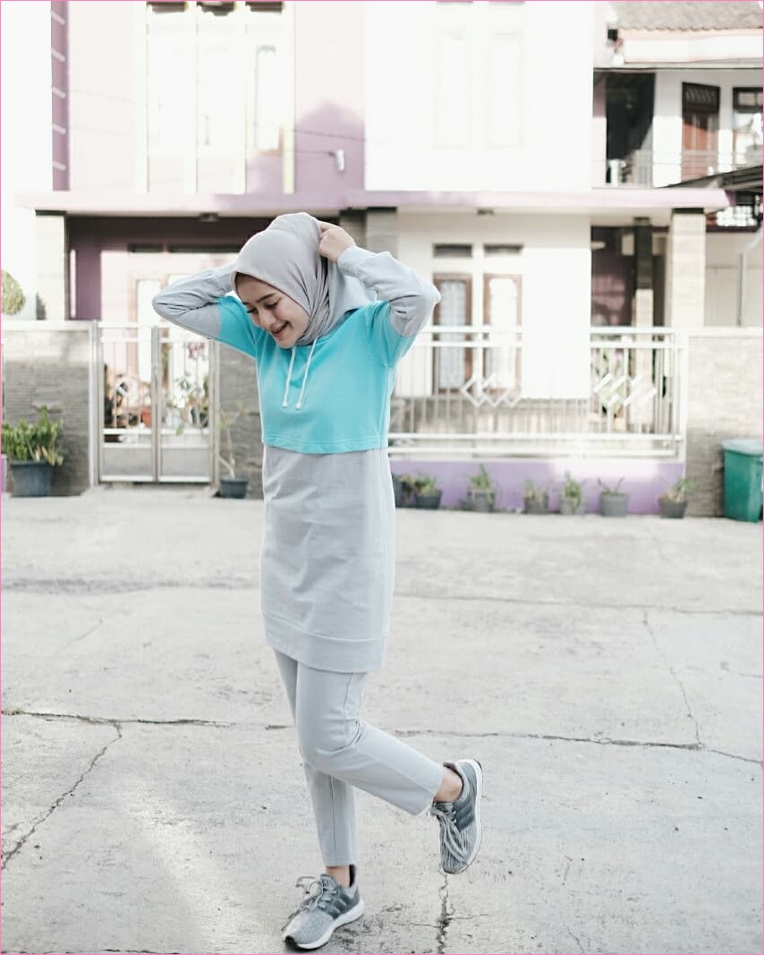  Untuk kau yang masih bingun dalam menentukan pasangan busana Outfit dan baju yang pas lengk 38 Trend Baju Model Hijab Casual Untuk Olahraga Gaya Selebgram 2018