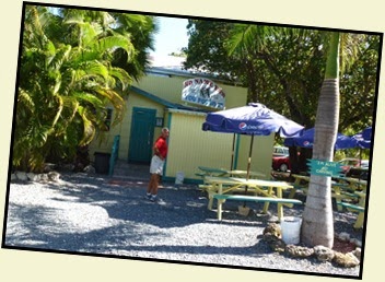 04c5 - Things we did - Big Pine Key lunch at No Name Pub outside