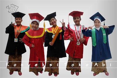 harga baju wisuda anak tk