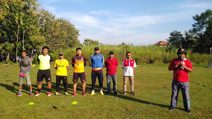 SENKOM Jumapolo mendampingi seleksi sepak bola anak - anak usia 10, 12, dan 13 tahun di wilayah 3 J ( Jumapolo, Jatipuro, Jatiyoso )