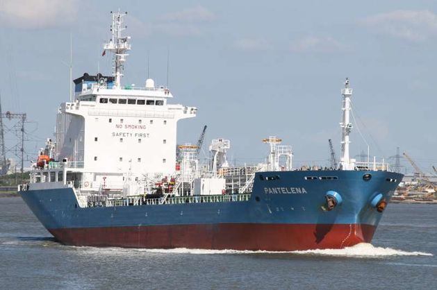 Біля берегів Африки пропав танкер із 19 моряками на борту 