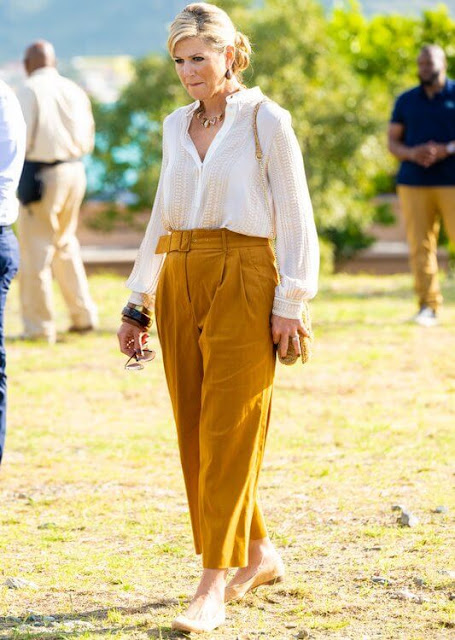Queen Maxima wore an embroidered long-sleeve blouse by Zeus+Dione, and Natan pants. Princess Amalia in printed blouse