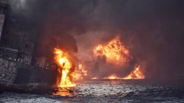 Kapal Tanker Minyak Yang Terbakar Seminggu Kini Tenggelam