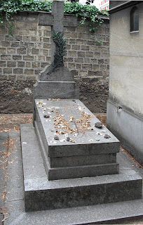 Cimetière du Montparnasse'deki Poincare ailesi mezarı