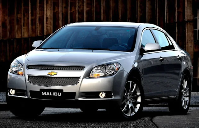 VW Jetta 2.0 Comfortline ou Chevrolet Malibu?